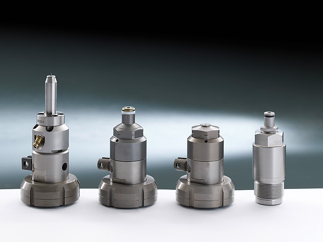 Depending on the mould concept and cold runner system, various nozzle versions are available.