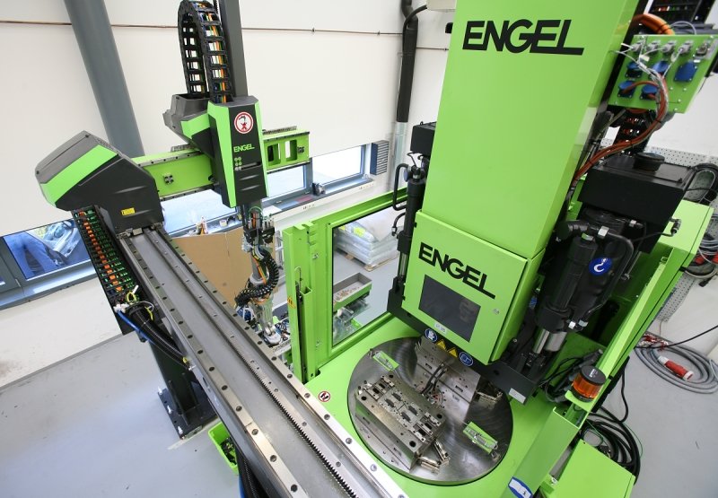 CC 300  the new ENGEL control unit