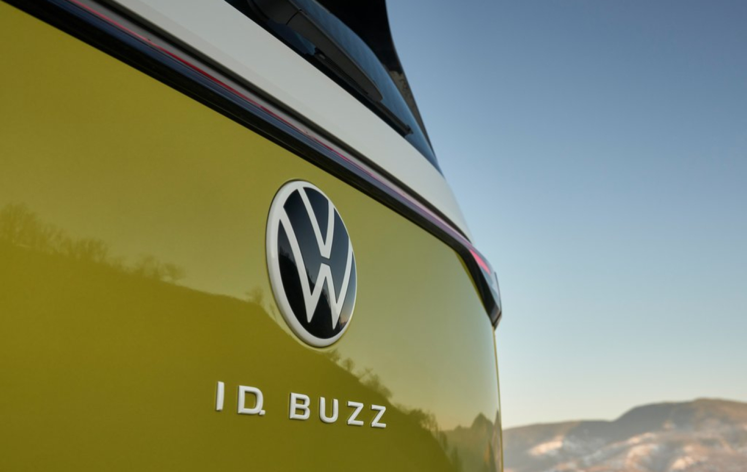 geba Kunststoffcompounds: The perfect deep gloss for ID emblems. Buzz and ID. 7 from VW with sustainable recycled PMMA