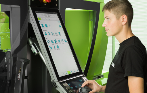 Premiere at Fakuma: the ENGEL CC300 plus control unit  the plus in terms of ergonomics and haptic features