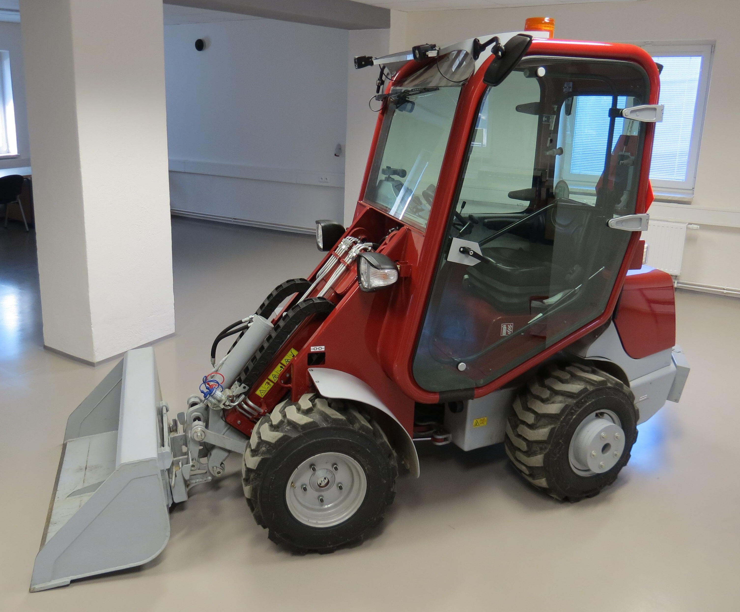 Stroj na úklid sněhu i výkopové práce od designéra Krále