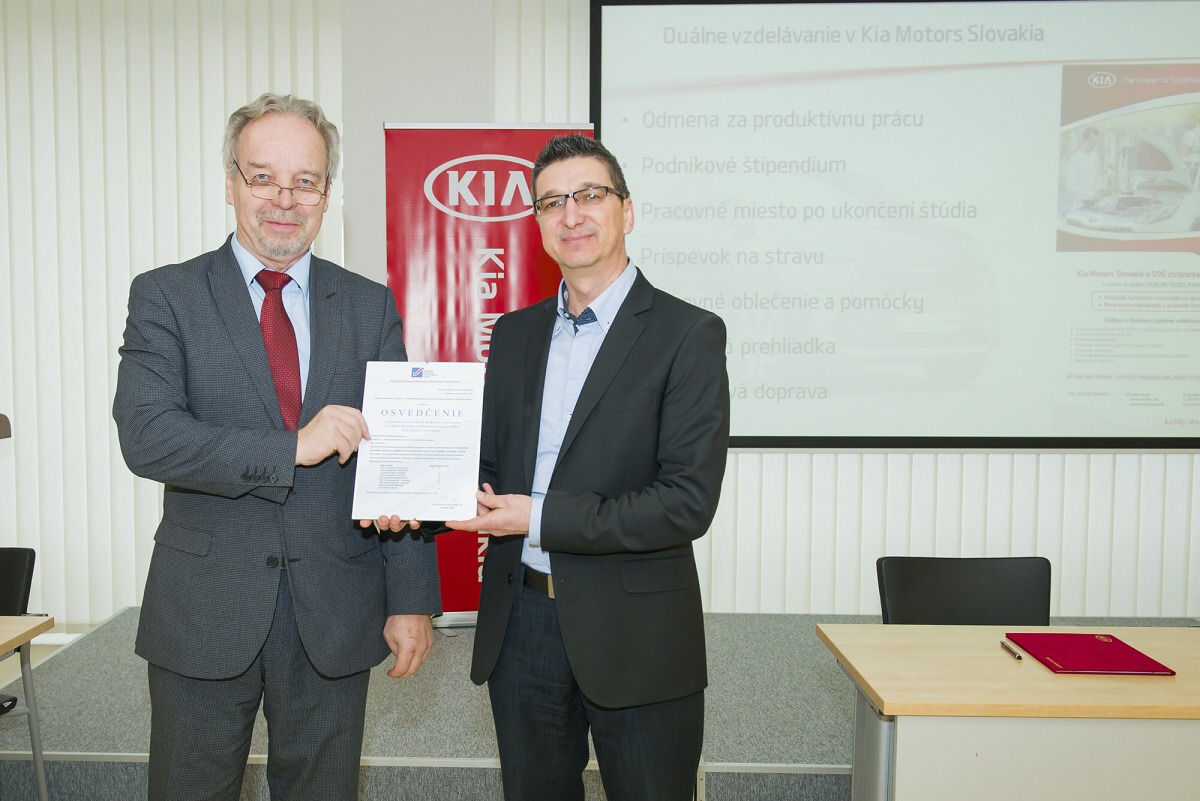 Jan Mišura - SOPK Žilina a Branislav Hadar - Kia Motors Slovakia - odovzdanie osvedčenia Jan Mišura - SOPK Žilina a Branislav Hadar - Kia Motors Slovakia - odovzdanie osvedčenia