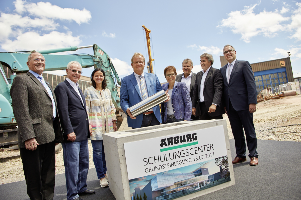 Spolonos Arburg poloila základný kame výstavby Školiaceho centra