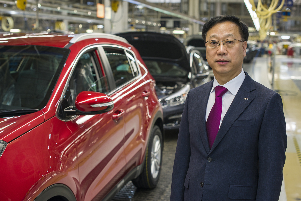 Vo febru&aacute;ri 2017 bol p&aacute;n Dae-Sik Kim vymenovan&yacute; do funkcie nov&eacute;ho prezidenta a v&yacute;konn&eacute;ho riaditeľa spoločnosti Kia Motors Slovakia.