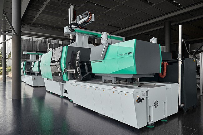 An electric Allrounder 820 A with a clamping force of 4000 kN
