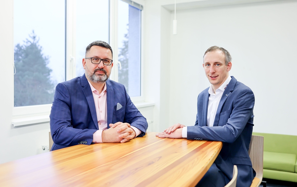 In the photo on the right is Martin Sedláek, CEO of SILON CZ R&D, on the left is Kamil Rozsypal, who is responsible for the financial management of the company