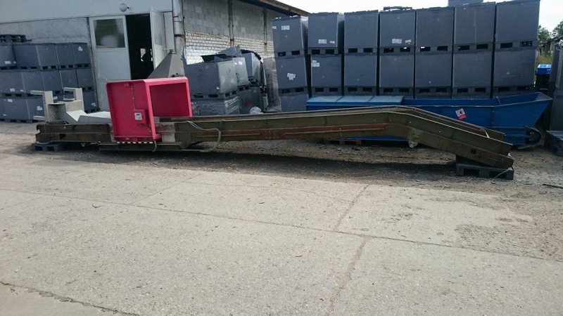 Conveyor belt with metal detector bridge Mesutronic