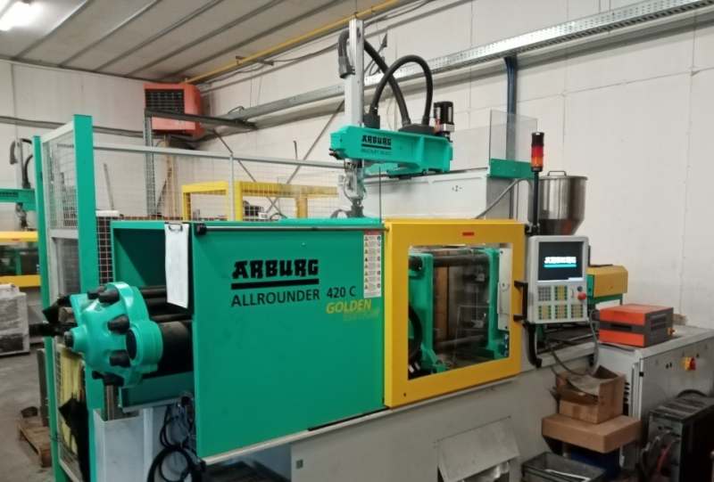 Arburg injection molding machine 420 C 1000-290 with  robot