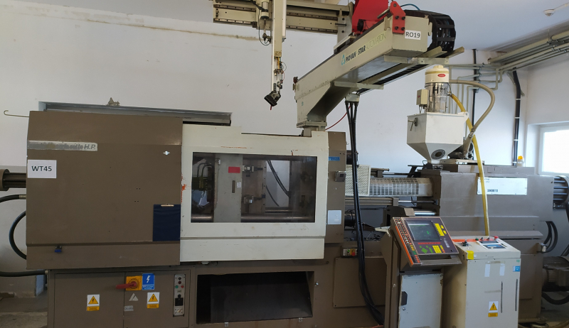 Injection molding machine Sandretto S7 250 + robot