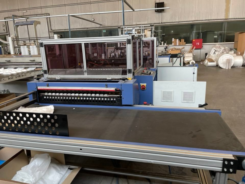 GUR IS - TY-900 LP - Soft Loop Handle Side Seal Bag Making Machine
