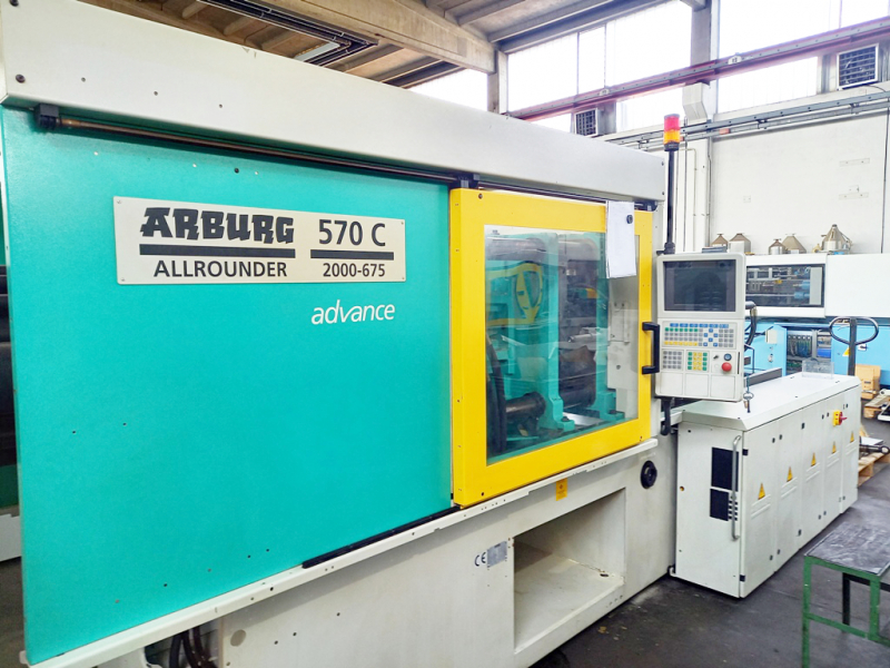Arburg 570C 2000 - 675 vstrekovací lis 220 ton
