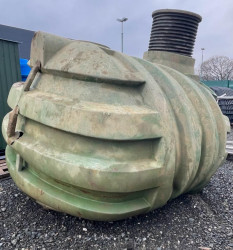 Sell: Cracked PE tank 10 m3