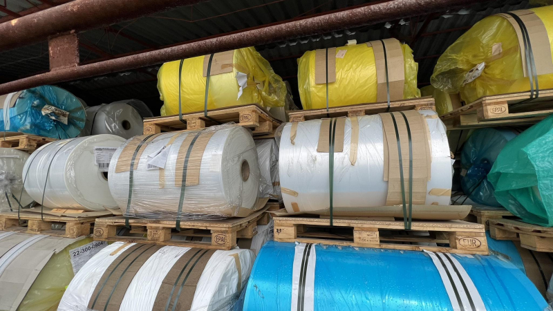 We sell 30t PE films in rolls - new