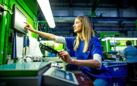 When Data Drives Production: The Benefits of MES Systems Beyond Plastics Manufacturing